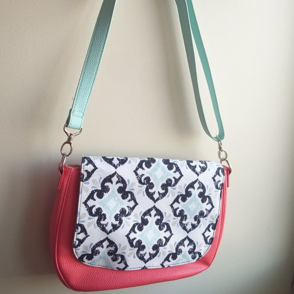 Thirty One Crossbody Bag - Picture 15 of 16